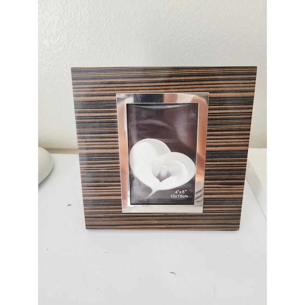 Arte de Casa 4x6 Photo Frame - New - Modern Dark Wood with Silver Accent Border